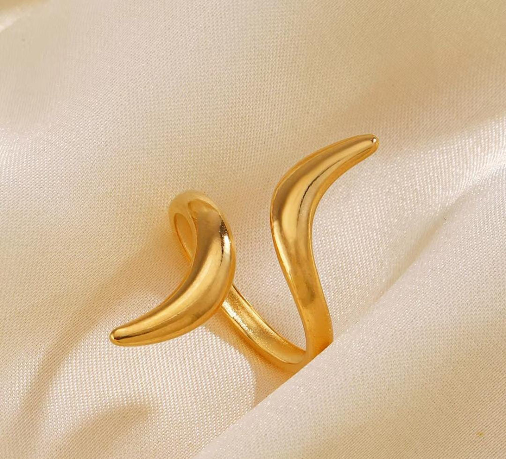 Anti-Tarnish Gold Plated Serpentine Line Ripple Ring