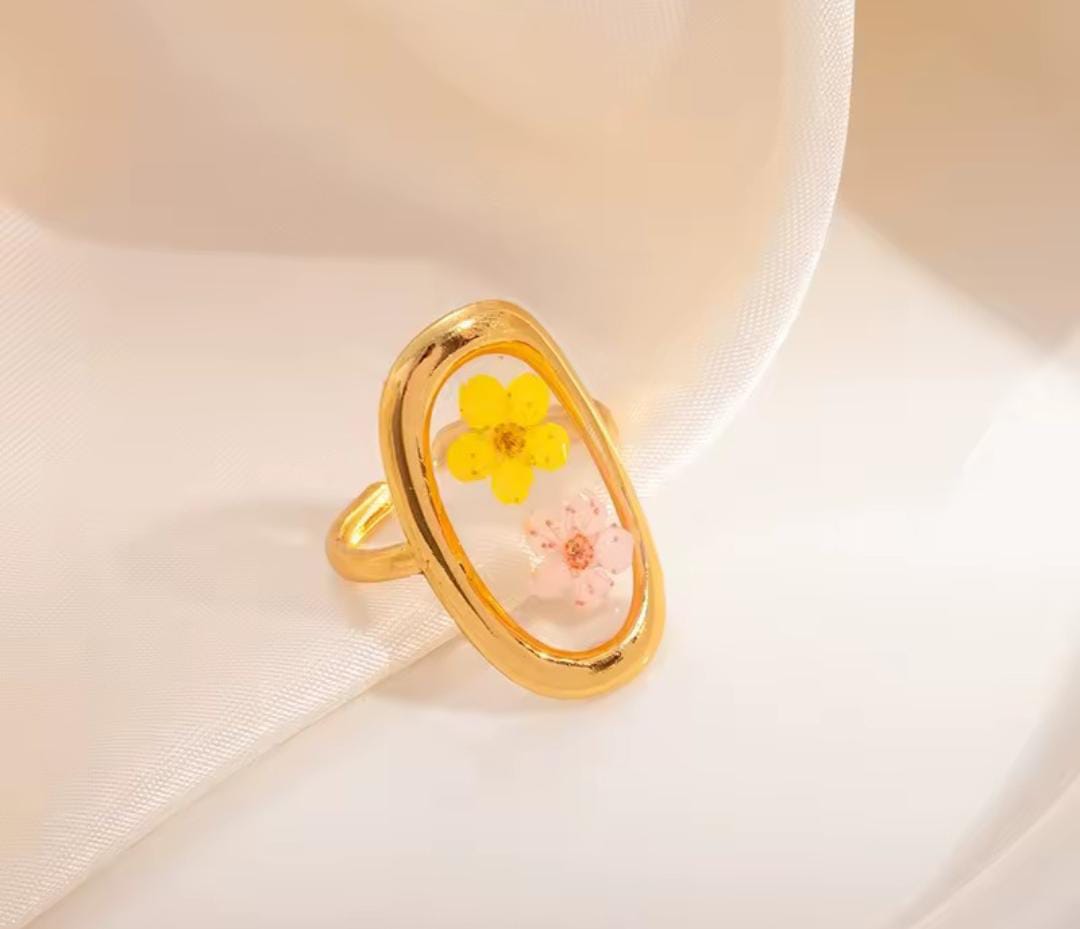 Anti-Tarnish Adjustable Daisy Floral Resin Art Ring