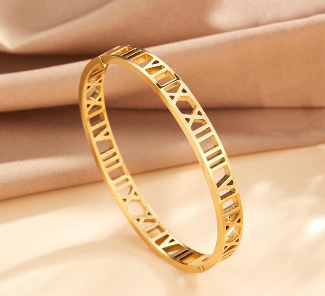 Anti-Tarnish Roman Numeral Cuts Stainless Steel Bangle Bracelet