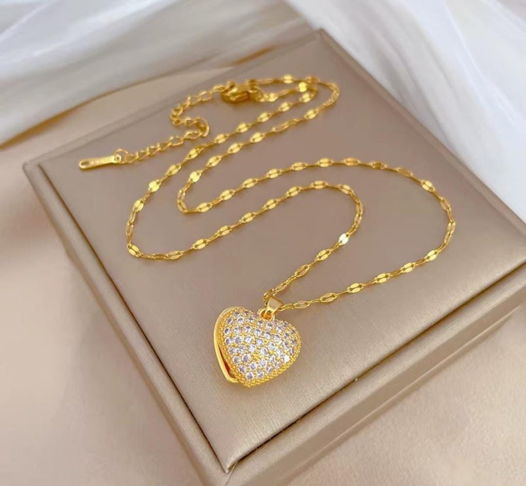 Anti-Tarnish Pearl Inside Heart Pendant Lip Chain Stainless Steel Necklace