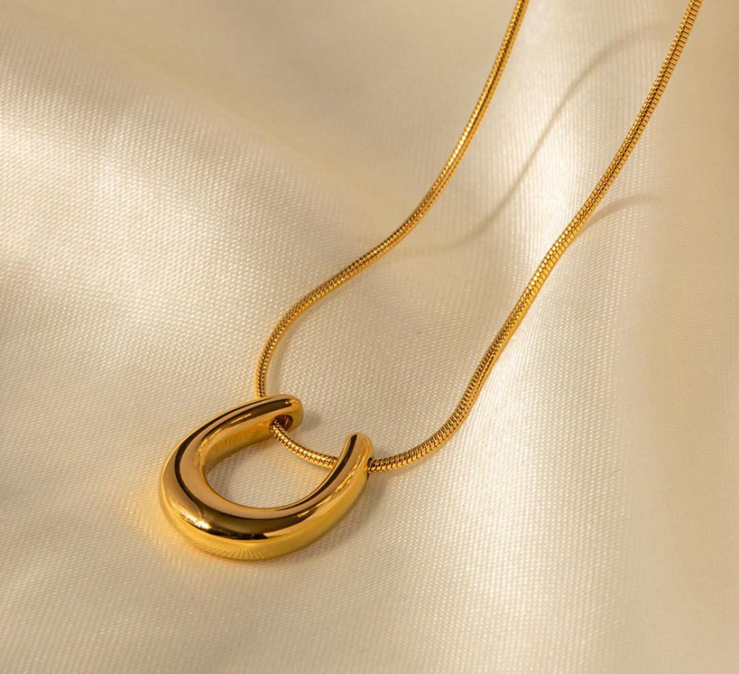 Anti-Tarnish U Shape Pendant Stainless Steel Necklace