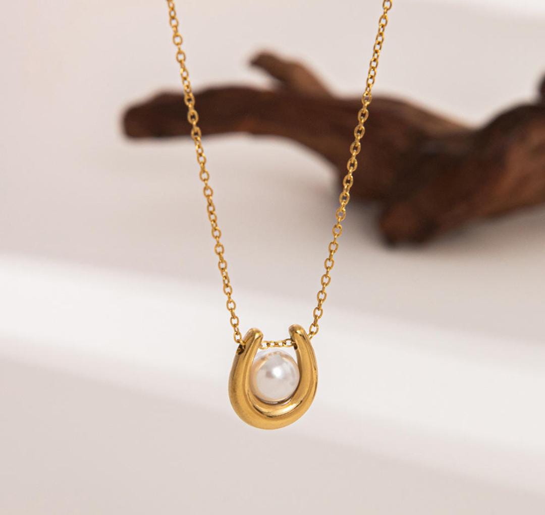 Anti-Tarnish U-Pearl Stainless Steel Pendant Necklace