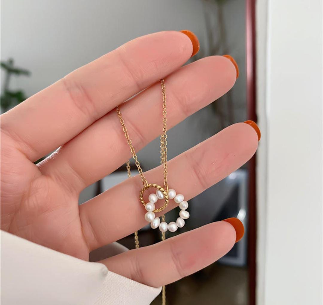 Anti-Tarnish Pearl Interlocked Rings Stainless Steel Necklace
