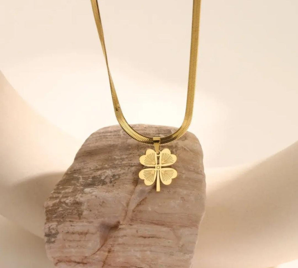 Anti-Tarnish Lucky Leaf Pendant Flat Snake Chain Stainless Steel Necklace