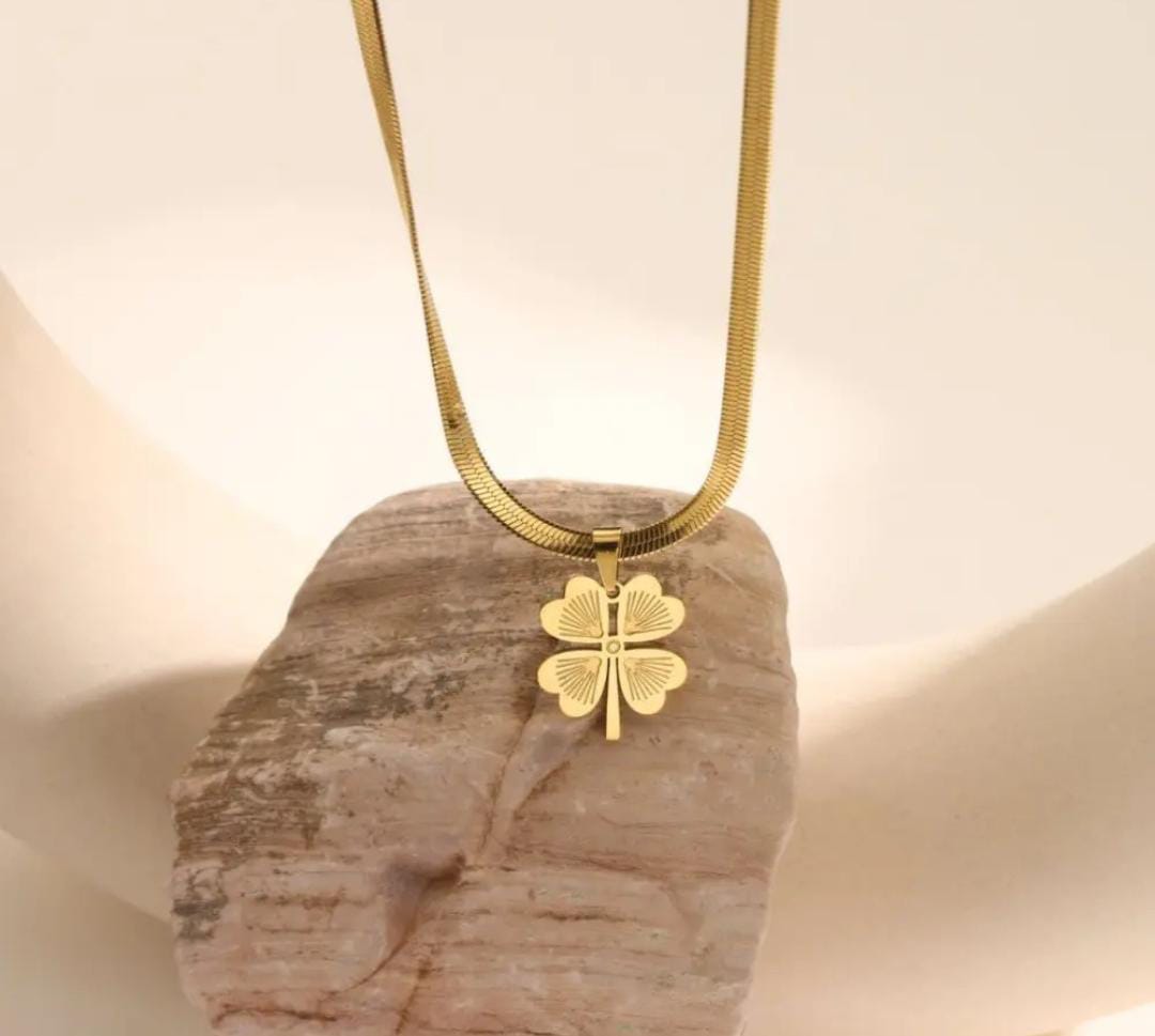 Anti-Tarnish Lucky Leaf Pendant Flat Snake Chain Stainless Steel Necklace