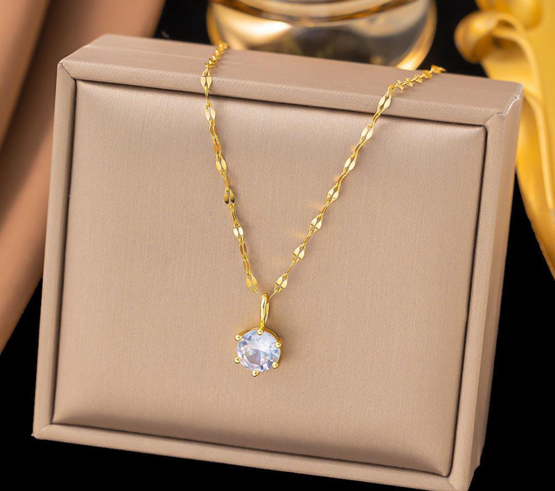 Anti-Tarnish Golden Six Claw Single Diamond Lip Chain Stainless Steel Necklace