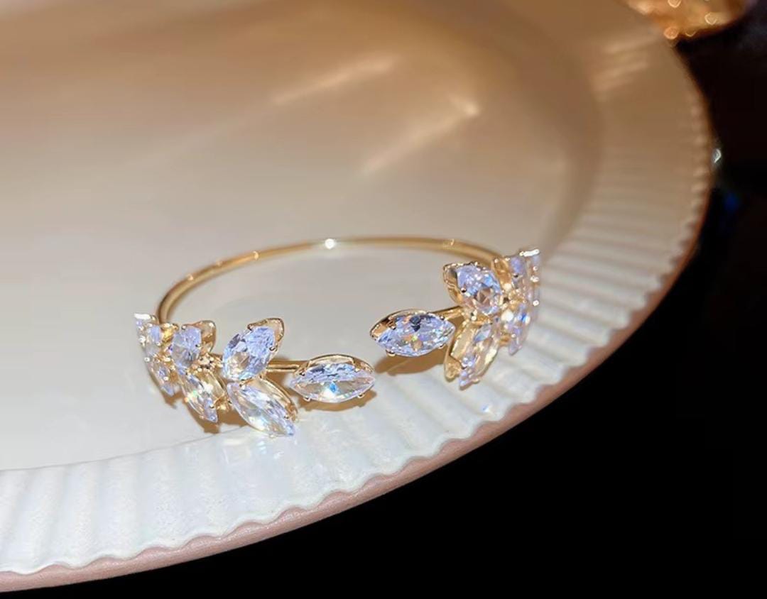 Exquisite Crystal Leaf Open Cuff Bangle Bracelet (Assorted Colors)